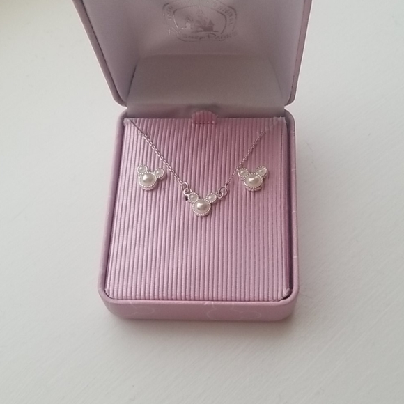 Disney peral earings and necklace - Picture 2 of 3